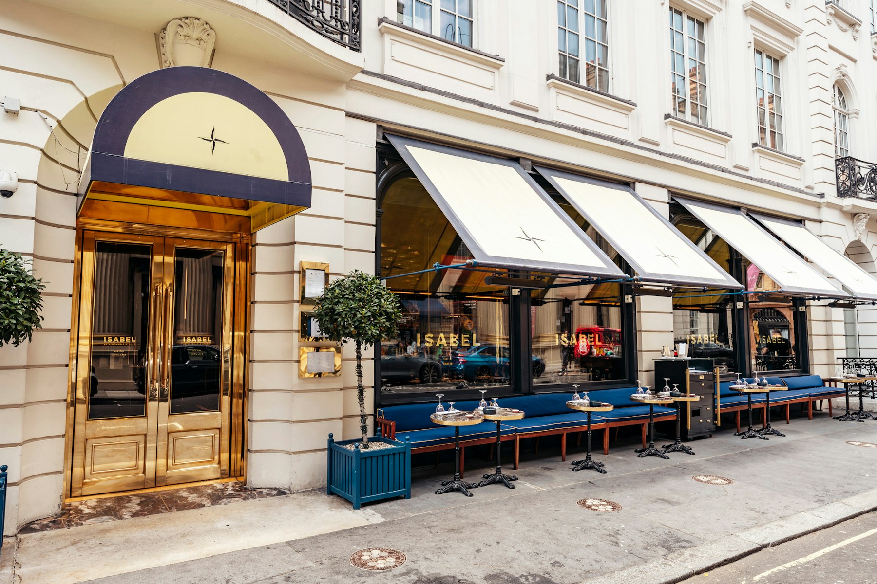 Bond_Street_Journal_July_Alfresco-Dining_Haydon-Perrior.jpg